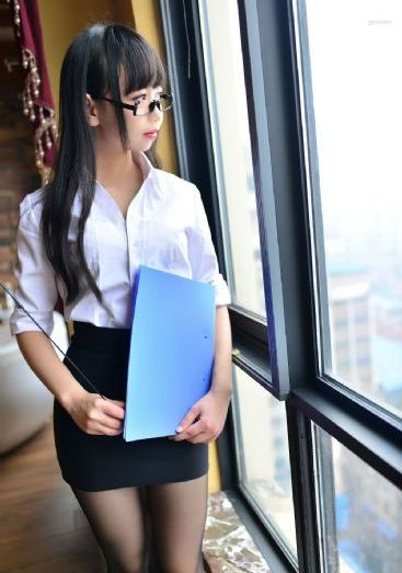 年轻漂亮的岳5韩国片_720在线播放观看